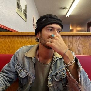 Meet your Posher, Leon